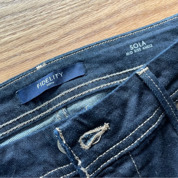 NWOT Fidelity darn blue jeans - Picture 2 of 8